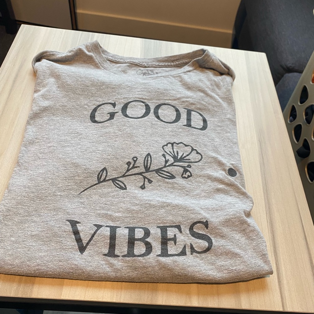 Men's good vibe shirt